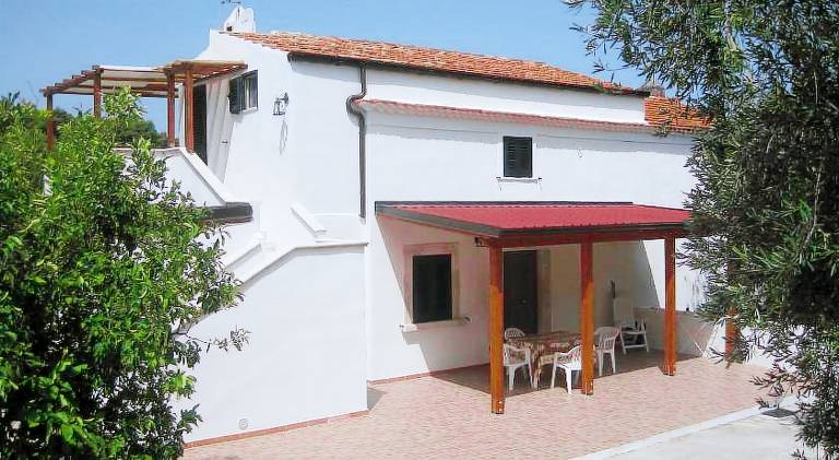 Apartment with garden, terrace & barbeque in Rodi Garganico