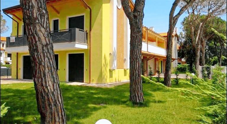 Serviced apartment with pool, yard & hot tub — photo 5