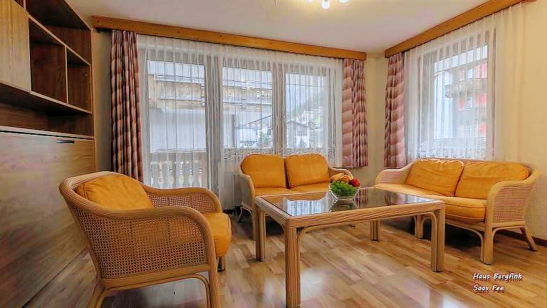 Rental apartment with patio — photo 4