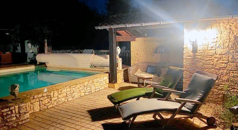 Holiday apartment with pool — photo 3