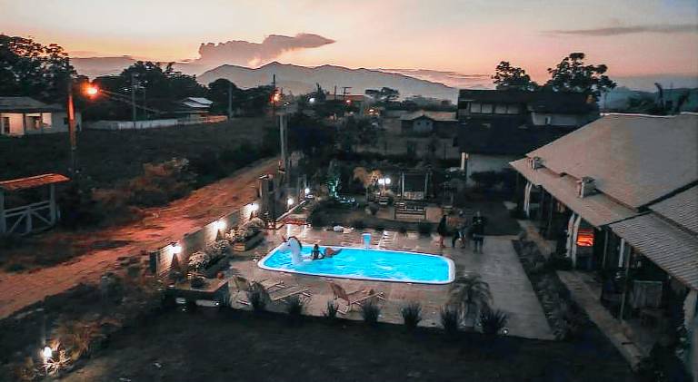 Lodge with BBQ, pool & garden | Pets allowed — photo 3