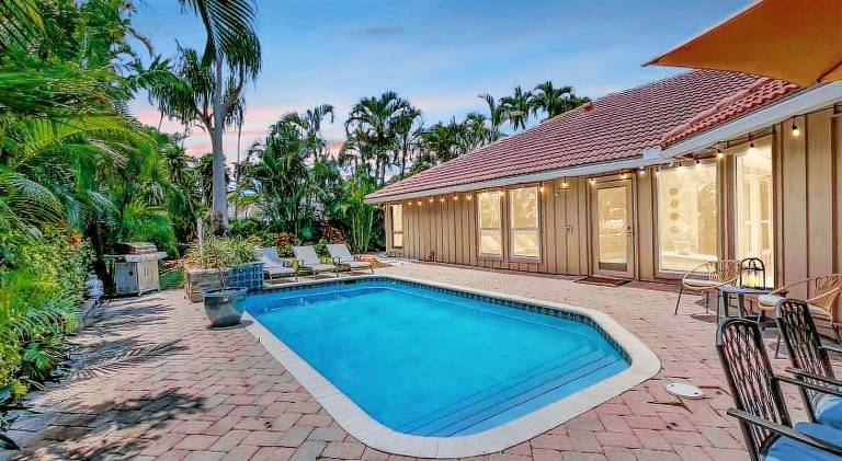 Villa with pool | Pets allowed — photo 2