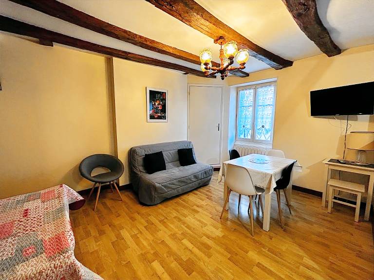 Charming T2 in La Roche-Posay center with WIFI and free parking — photo 3