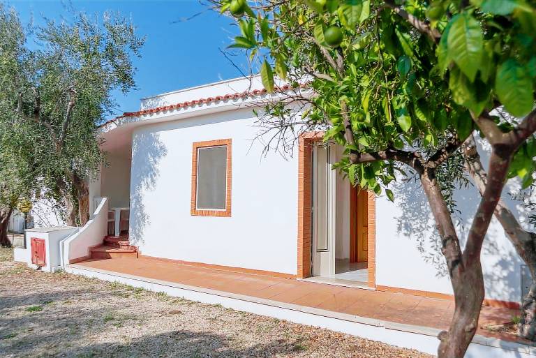 Villa with garden, BBQ & terrace | Beach view — photo 4
