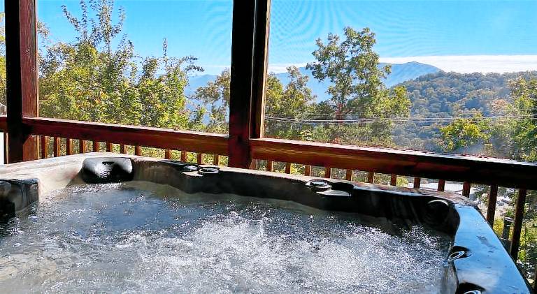 Chalet with jacuzzi — photo 5