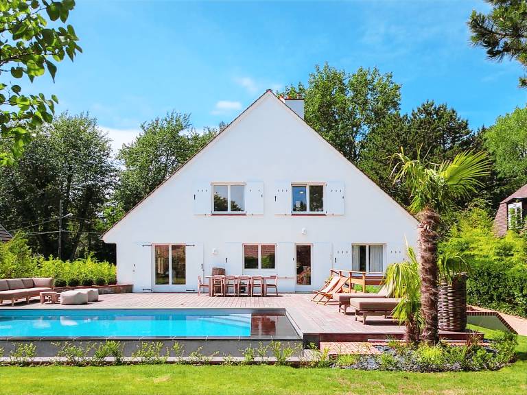 Villa with private pool & garden — photo 4
