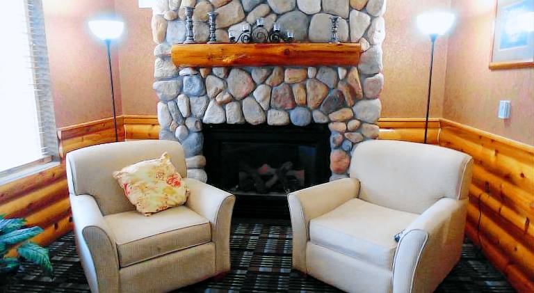 American Inn and Suites Houghton Lake — photo 5