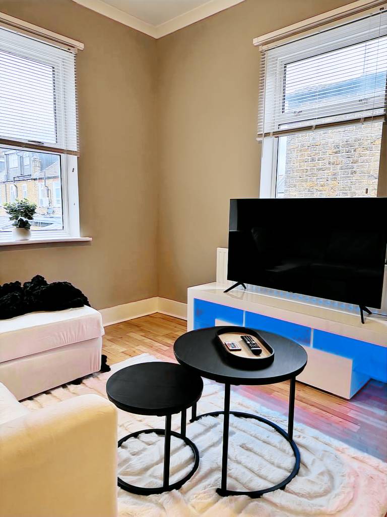 London City Apartment Modern & Cozy Stay