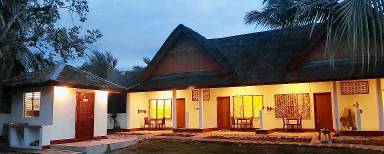Children-friendly charming serviced apartment with terrace & garden | Perfect for remote work | Dogs allowed in Moalboal