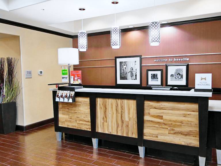 Hampton Inn Beeville — photo 5