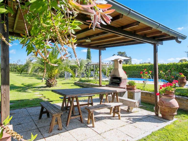 Vacation home with private pool, grill & patio | Dogs allowed — photo 4