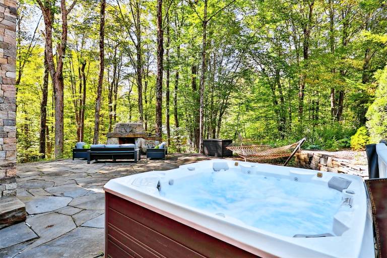 Lakewood Lodge: 4BR/2.5BA Killington Home Private Hot Tub, Wood Fire, Kent Pond & EV Charging — photo 3