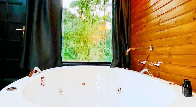 Lovely lodge with hot tub & garden | Dogs allowed — photo 2