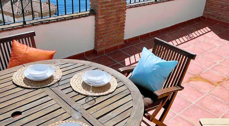 Fully equipped rental apartment with terrace, pool & yard | Next to the beach | Suitable for remote work | Dogs allowed in Almunecar