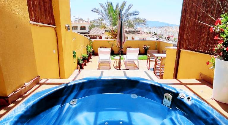 Apartment with pool — photo 2