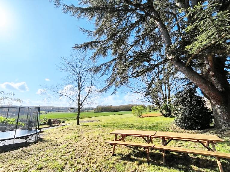 Gite with hot tub, grill & yard | Nature view — photo 2