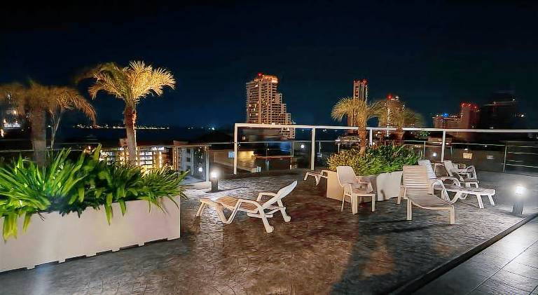 Pattaya Modern 2BR Condo Rooftop Swimming Pool Pratumnak — photo 2