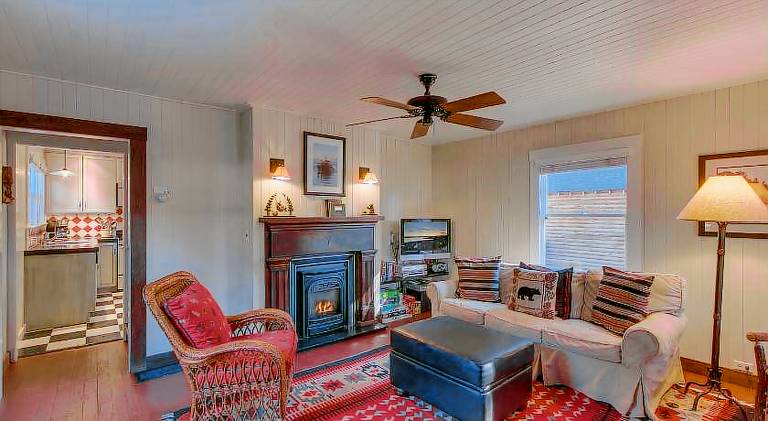 Vacation home with hot tub — photo 2