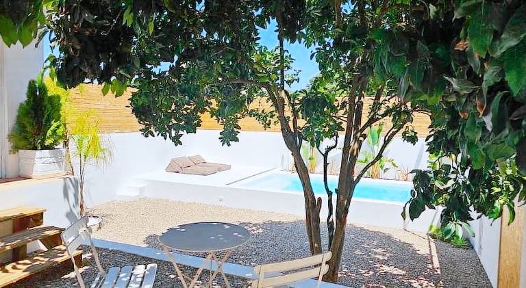 Villa with garden, patio & private pool — photo 3