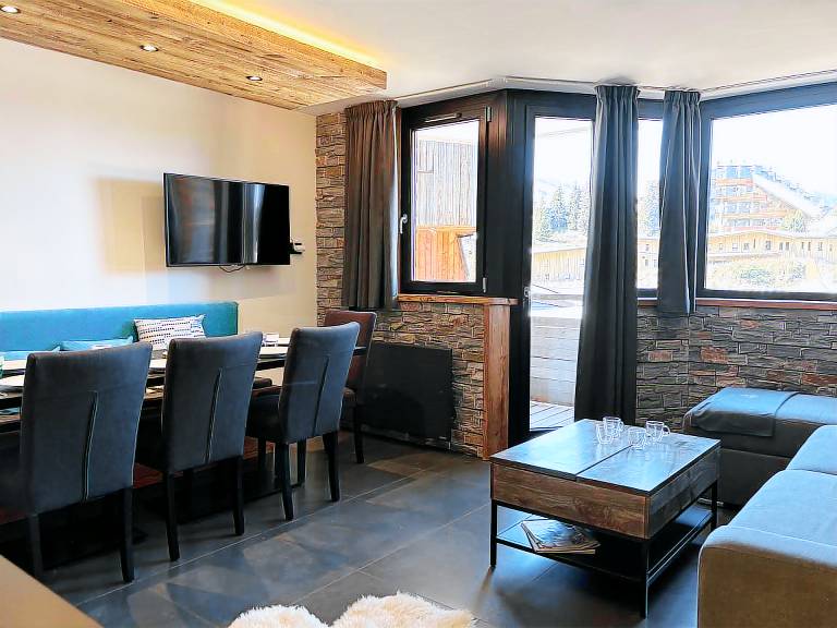 Stunning 8-person apartment, central location, pets allowed — photo 3