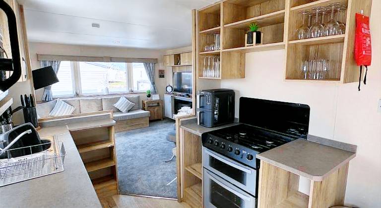 Fantasy Island - Eastgate D7 - The Merlin with Hot Tub - Coastal Caravan Breaks — photo 2