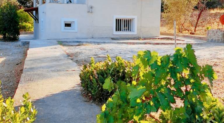 House with patio & garden in Aegina