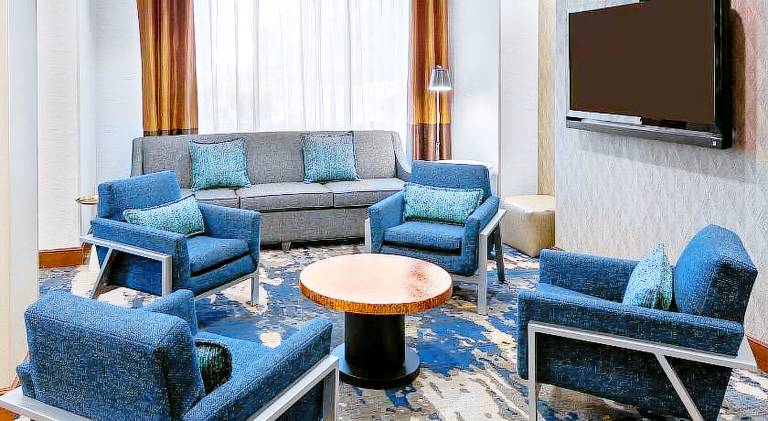 Hampton Inn & Suites Kansas City-Country Club Plaza — photo 3