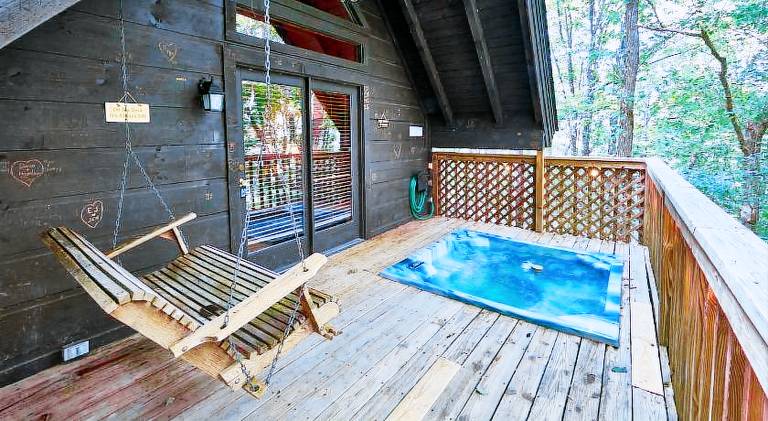Chalet with hot tub — photo 3