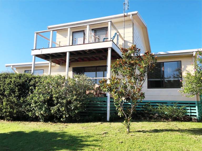 House Lake Tyers Beach