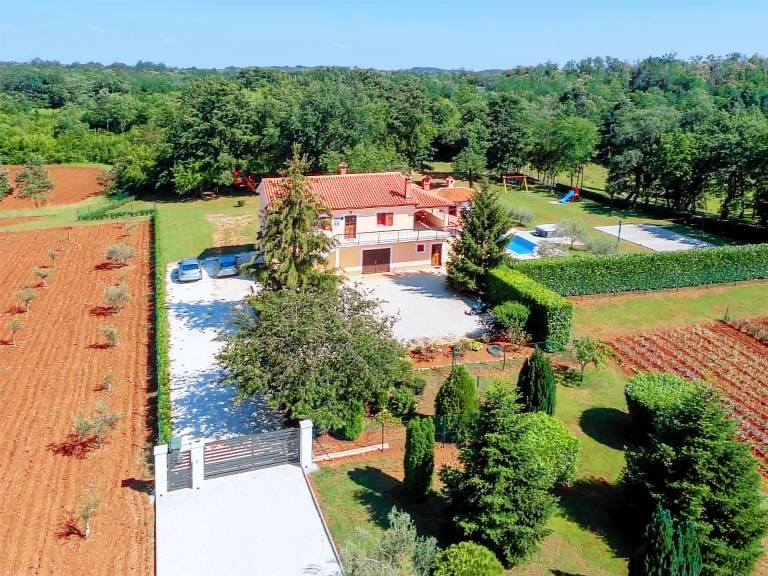Fully equipped wonderful vacation home with terrace, garden & private pool | Nature view | Pets allowed — photo 3