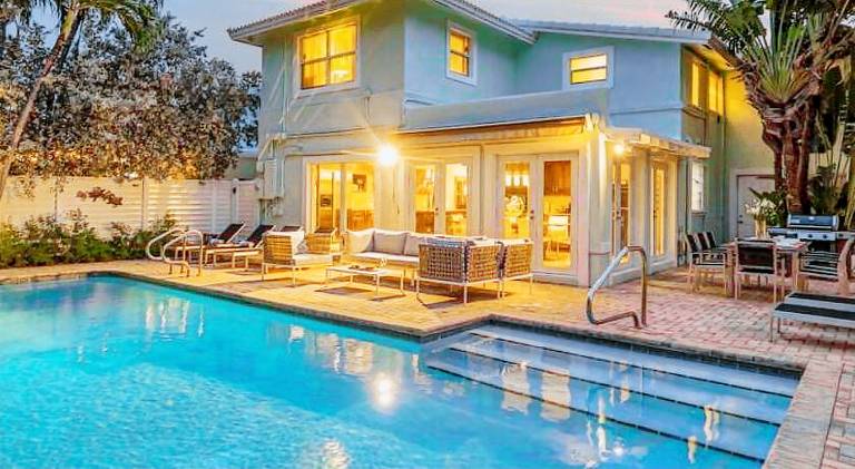 Vacation home with pool | Close to the beach | Dogs allowed in Fort Lauderdale, FL