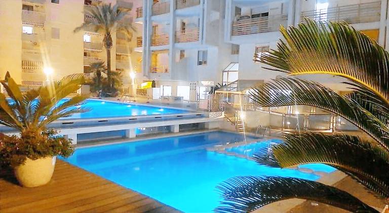 Holiday apartment with pool & patio in Cambrils