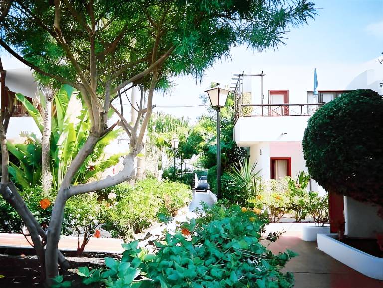 Pleasant apartment with yard, pool & terrace | Next to the beach | Pet-friendly in Tías