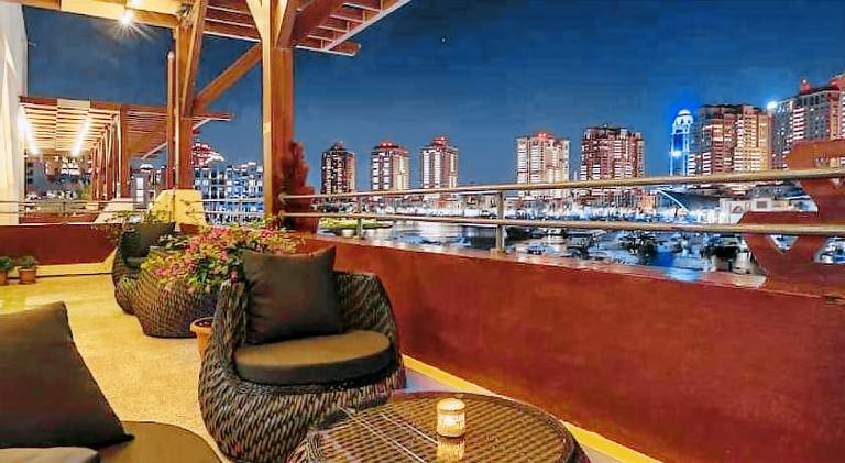 Holiday apartment with patio, garden & pool — photo 4