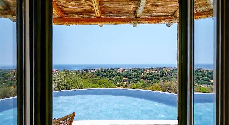 Fully equipped villa with patio, private pool & yard | Pet-friendly — photo 3