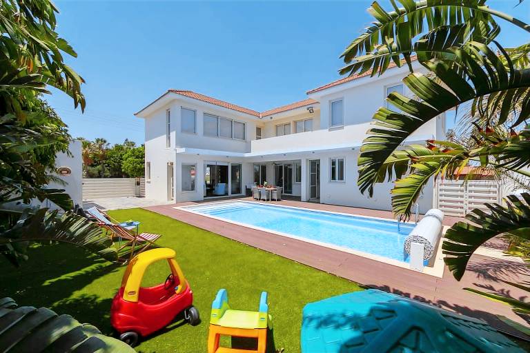 Villa  Meneou