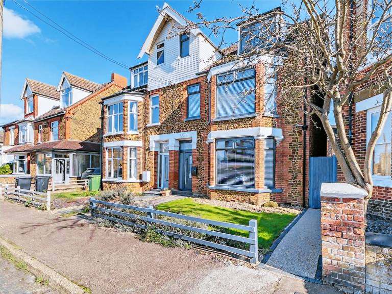 Fully equipped beautiful cottage with garden | Water view | Next to the beach | Pet-friendly in Hunstanton