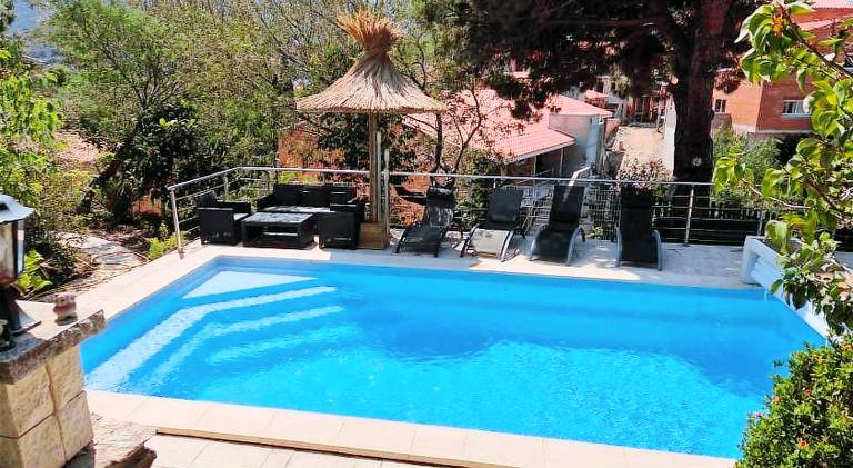 Apartment with pool & jacuzzi — photo 3