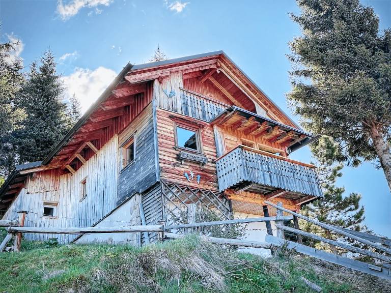 Hütte mit Bergblick Garten Sonnenterrasse Grill