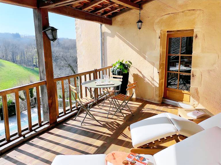 Children-friendly beautiful vacation home with patio, pool & barbeque | River view | Pets are welcome — photo 3