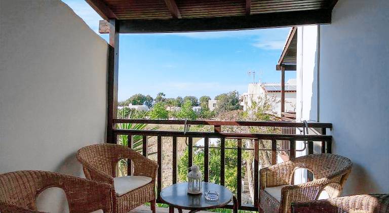 Serviced apartment with pool, hot tub & terrace — photo 4