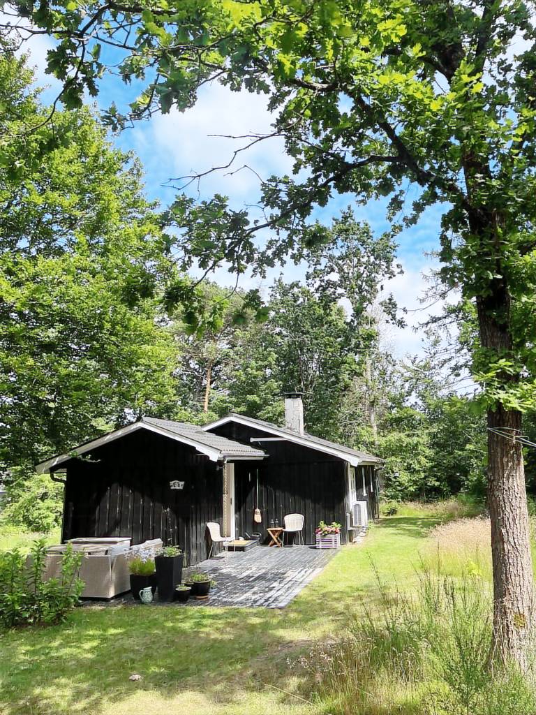 House with BBQ, yard & terrace | Perfect for remote work in Ebeltoft