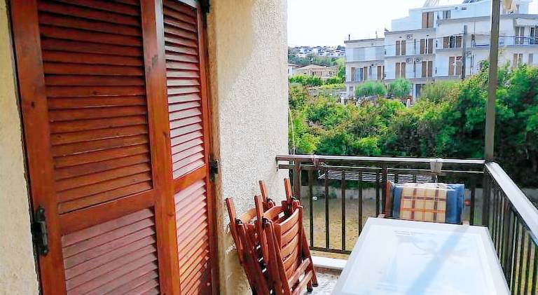 House with terrace & yard — photo 5