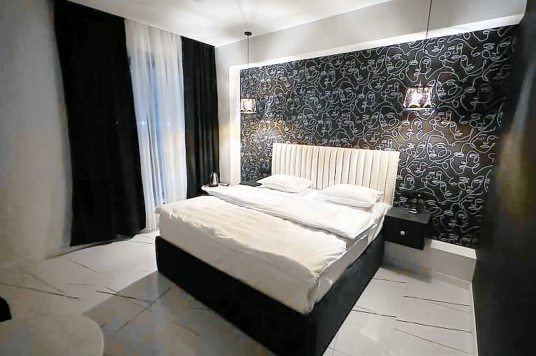 Luxe Plaza Hotel near EVN Zvartnots airport