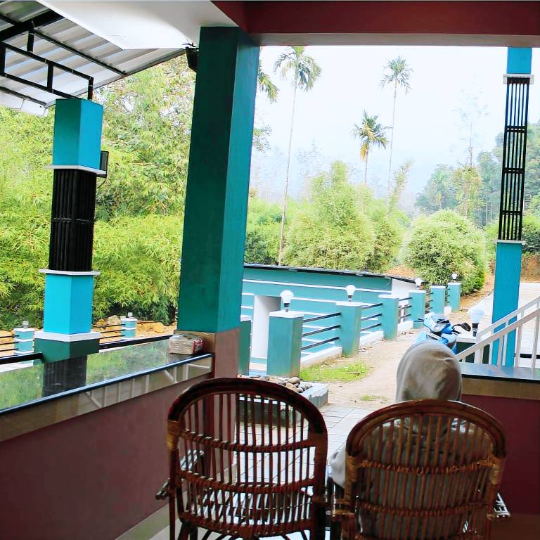 Villa with yard & pool — photo 4