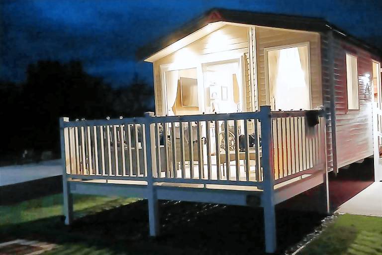 Children-friendly wonderful chalet with yard, grill & pool | Lake view | Pets allowed — photo 4