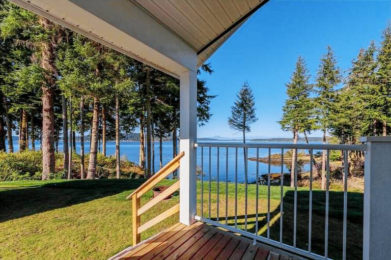 House  Alert Bay