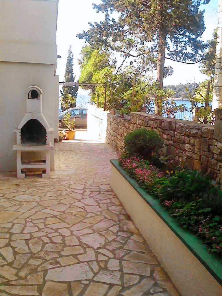 Holiday apartment with patio, yard & BBQ — photo 5