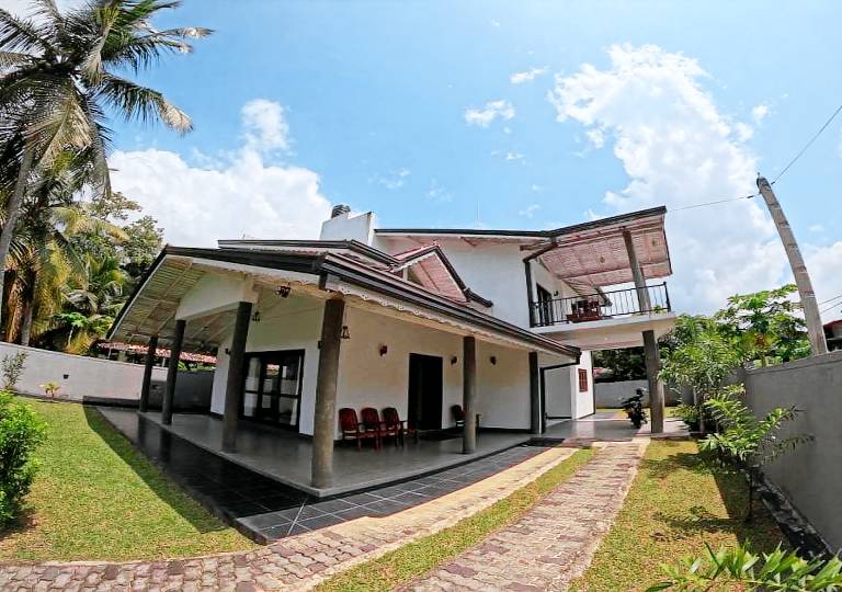 Villa with patio & yard in Unawatuna