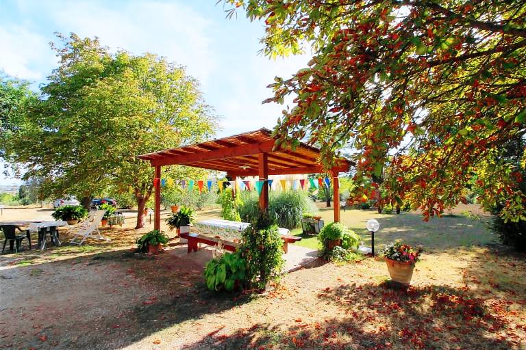 Typical villa with pigeon house known as “piccionaia” 2 km from Marciano della Chiana, in a hilly an — photo 5